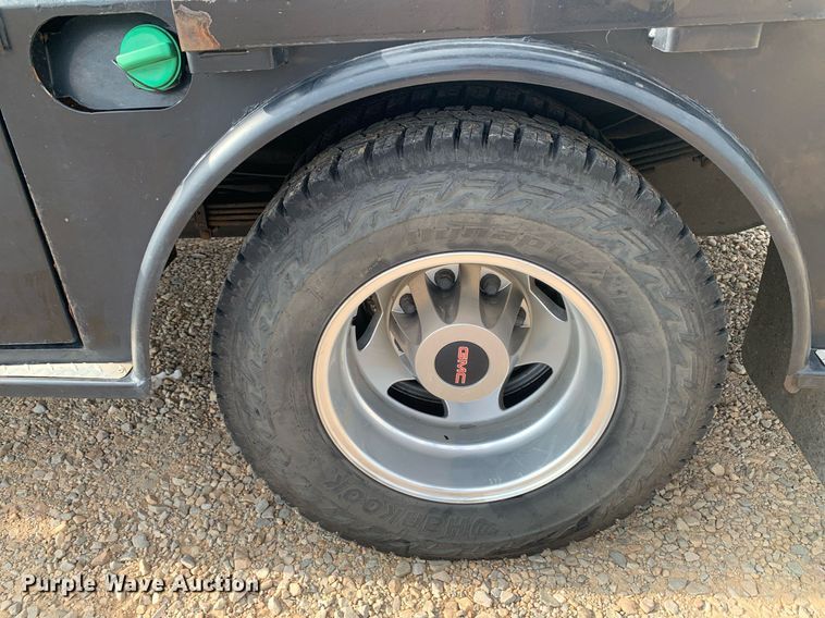 image for item DP8669 2018 GMC Sierra 3500HD  Crew Cab flatbed pickup truck