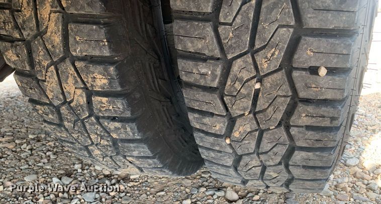 image for item DP8669 2018 GMC Sierra 3500HD  Crew Cab flatbed pickup truck