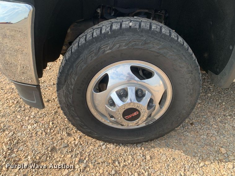 image for item DP8669 2018 GMC Sierra 3500HD  Crew Cab flatbed pickup truck