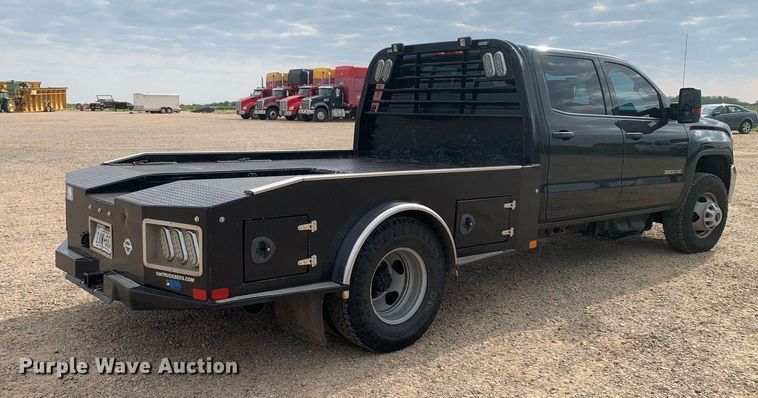 image for item DP8670 2018 GMC Sierra 3500HD  Crew Cab flatbed pickup truck