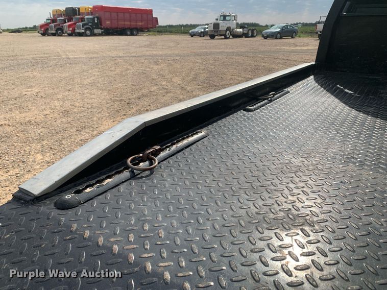 image for item DP8670 2018 GMC Sierra 3500HD  Crew Cab flatbed pickup truck