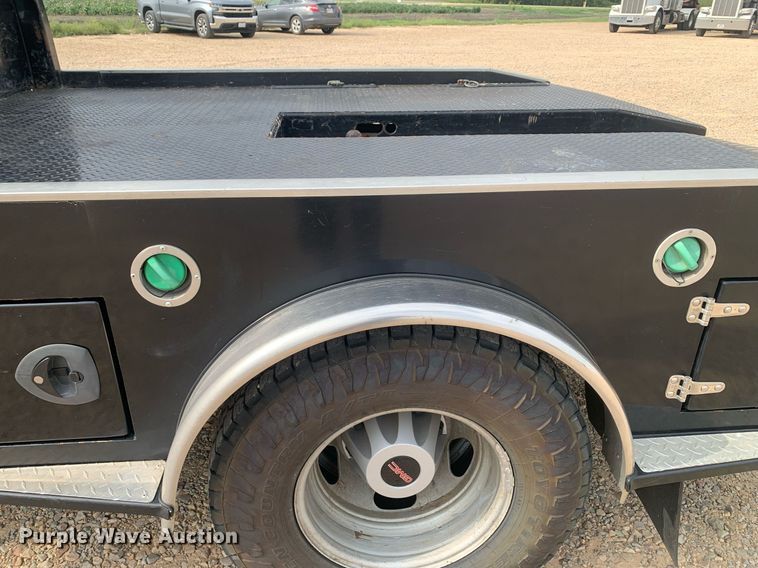 image for item DP8670 2018 GMC Sierra 3500HD  Crew Cab flatbed pickup truck