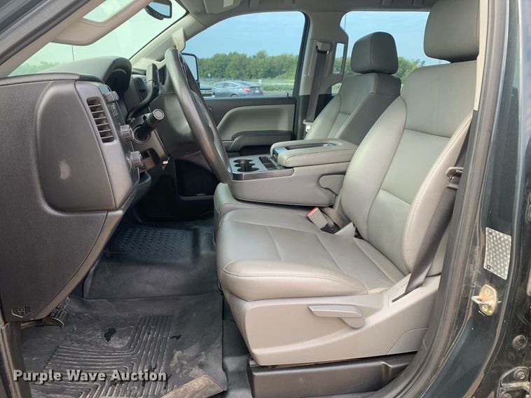 image for item DP8670 2018 GMC Sierra 3500HD  Crew Cab flatbed pickup truck