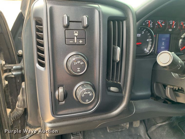 image for item DP8670 2018 GMC Sierra 3500HD  Crew Cab flatbed pickup truck