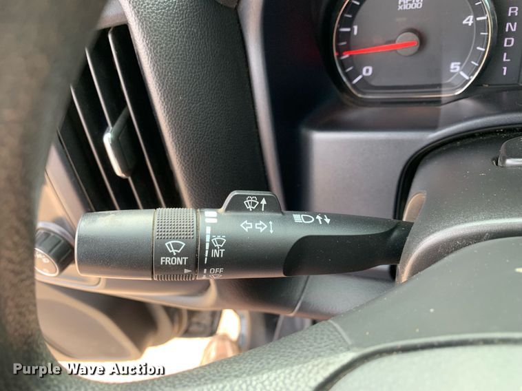 image for item DP8670 2018 GMC Sierra 3500HD  Crew Cab flatbed pickup truck