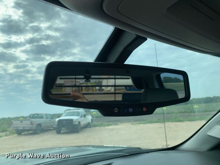 image for item DP8670 2018 GMC Sierra 3500HD  Crew Cab flatbed pickup truck