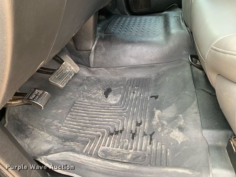 image for item DP8670 2018 GMC Sierra 3500HD  Crew Cab flatbed pickup truck