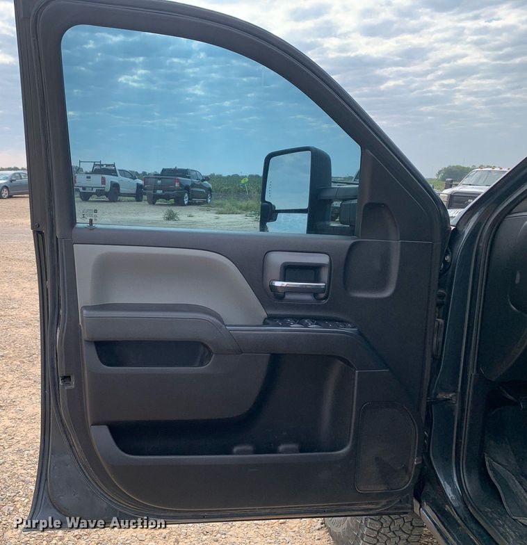 image for item DP8670 2018 GMC Sierra 3500HD  Crew Cab flatbed pickup truck