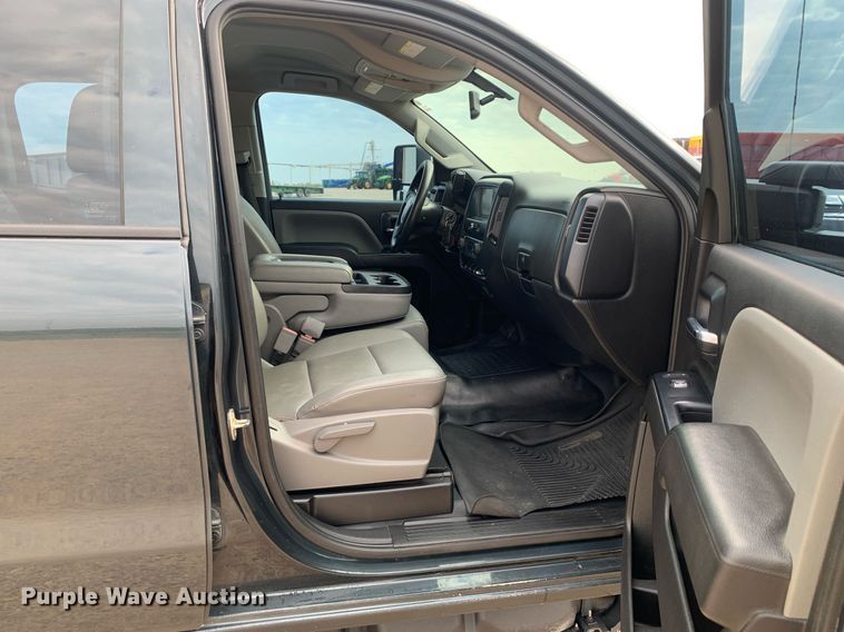 image for item DP8670 2018 GMC Sierra 3500HD  Crew Cab flatbed pickup truck