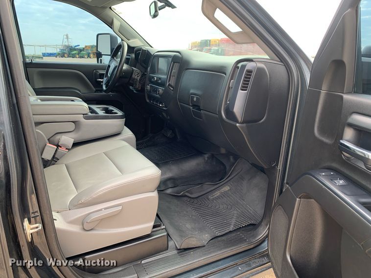 image for item DP8670 2018 GMC Sierra 3500HD  Crew Cab flatbed pickup truck