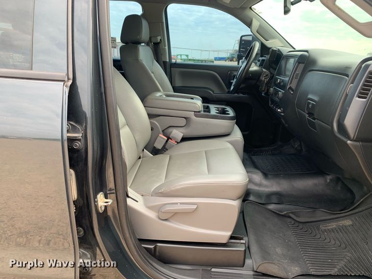 image for item DP8670 2018 GMC Sierra 3500HD  Crew Cab flatbed pickup truck