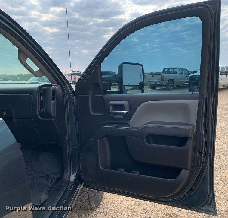 image for item DP8670 2018 GMC Sierra 3500HD  Crew Cab flatbed pickup truck