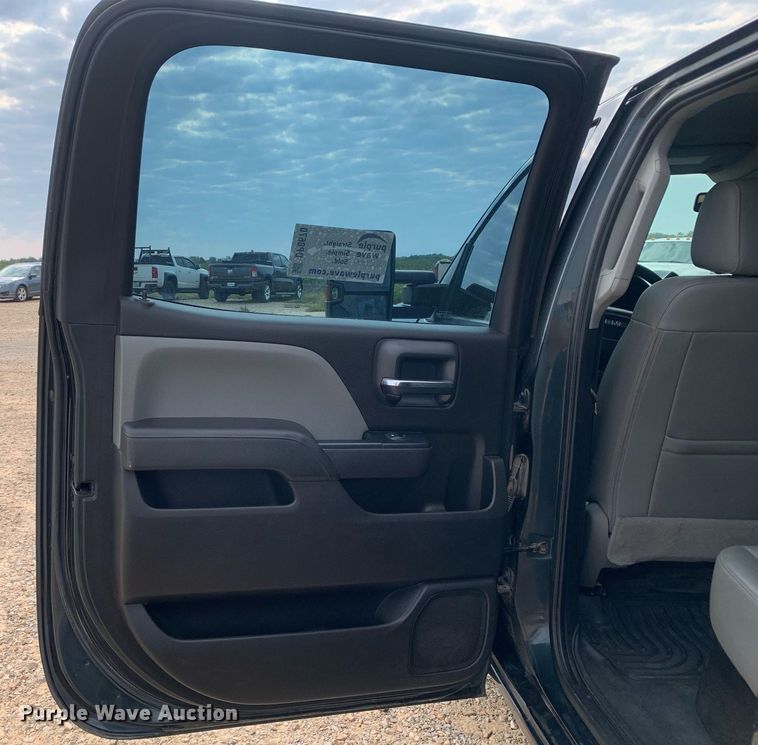 image for item DP8670 2018 GMC Sierra 3500HD  Crew Cab flatbed pickup truck