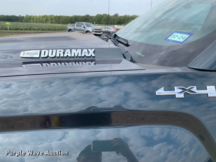 image for item DP8670 2018 GMC Sierra 3500HD  Crew Cab flatbed pickup truck