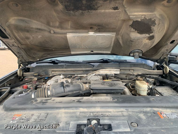 image for item DP8670 2018 GMC Sierra 3500HD  Crew Cab flatbed pickup truck