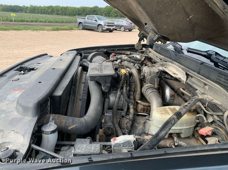 image for item DP8670 2018 GMC Sierra 3500HD  Crew Cab flatbed pickup truck