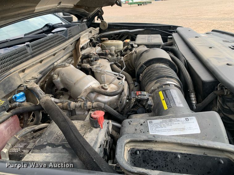 image for item DP8670 2018 GMC Sierra 3500HD  Crew Cab flatbed pickup truck