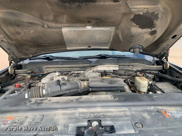 image for item DP8670 2018 GMC Sierra 3500HD  Crew Cab flatbed pickup truck