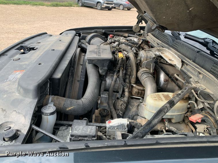 image for item DP8670 2018 GMC Sierra 3500HD  Crew Cab flatbed pickup truck