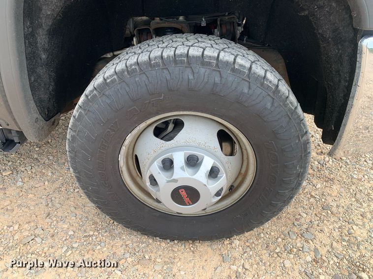 image for item DP8670 2018 GMC Sierra 3500HD  Crew Cab flatbed pickup truck