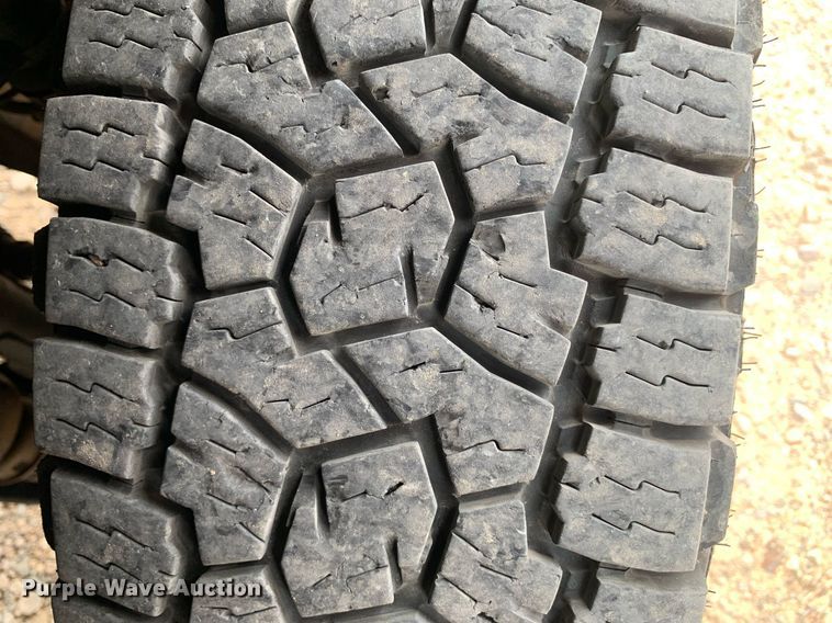 image for item DP8670 2018 GMC Sierra 3500HD  Crew Cab flatbed pickup truck