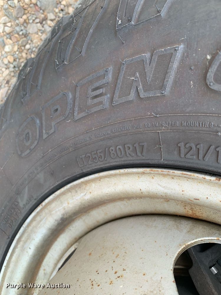 image for item DP8670 2018 GMC Sierra 3500HD  Crew Cab flatbed pickup truck