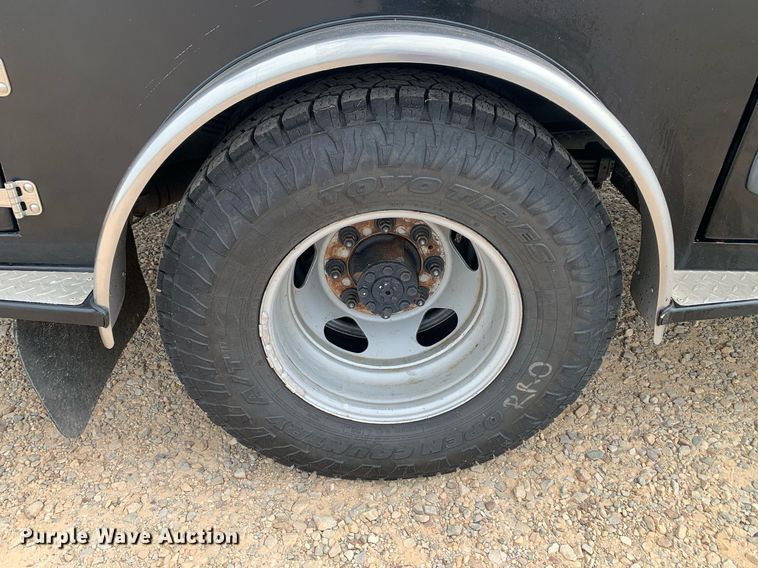 image for item DP8670 2018 GMC Sierra 3500HD  Crew Cab flatbed pickup truck