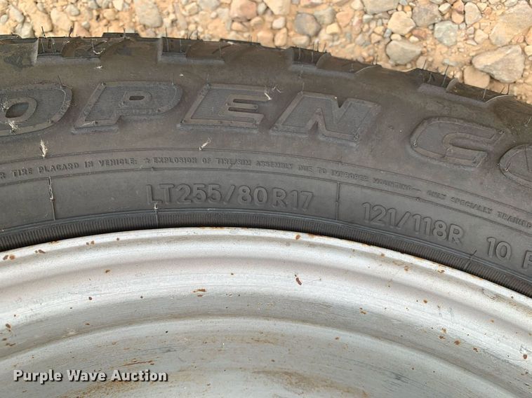 image for item DP8670 2018 GMC Sierra 3500HD  Crew Cab flatbed pickup truck