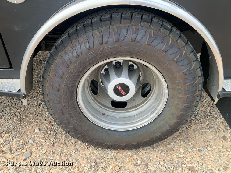 image for item DP8670 2018 GMC Sierra 3500HD  Crew Cab flatbed pickup truck