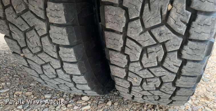 image for item DP8670 2018 GMC Sierra 3500HD  Crew Cab flatbed pickup truck