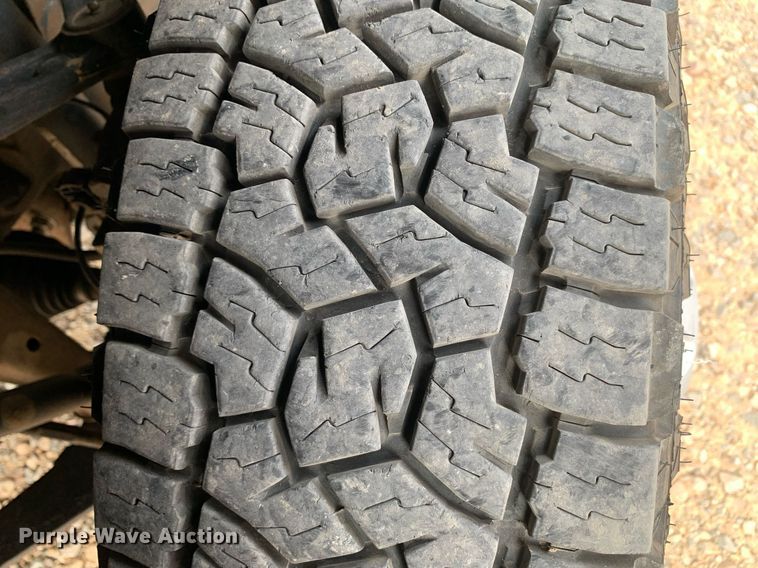 image for item DP8670 2018 GMC Sierra 3500HD  Crew Cab flatbed pickup truck