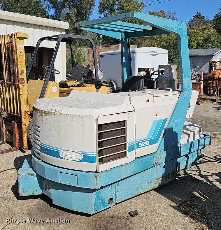 image for item DQ0216 Tennant 528  sweeper