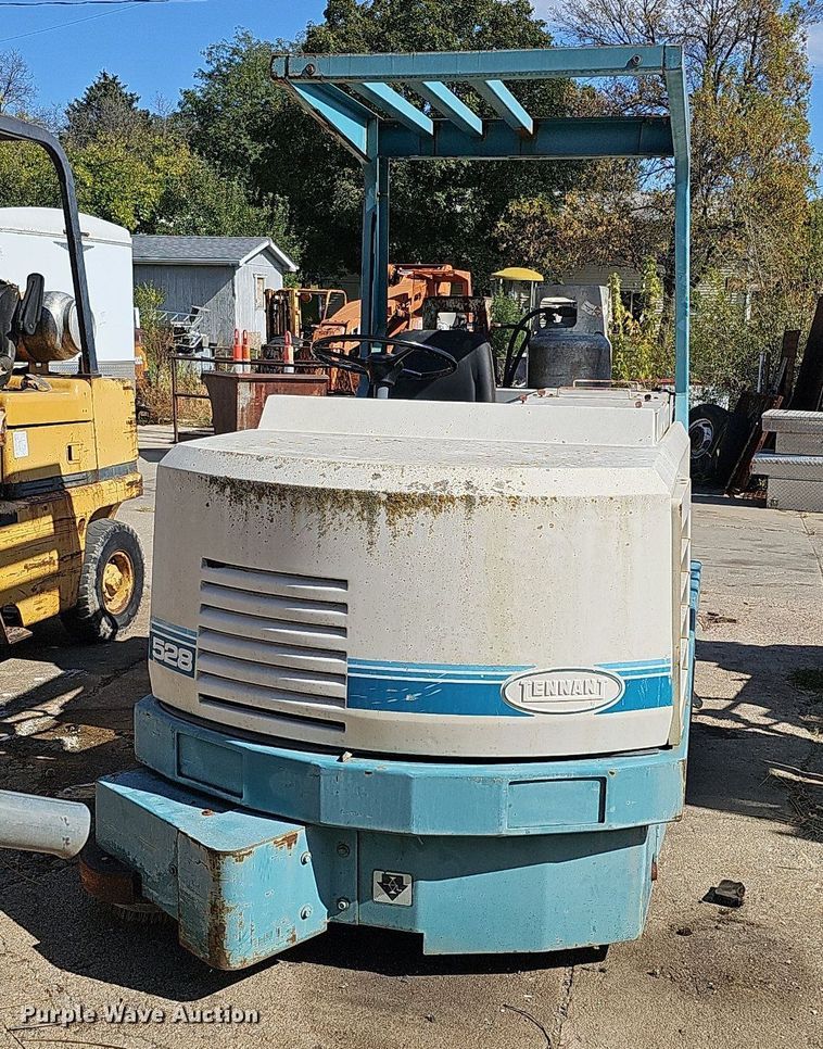 image for item DQ0216 Tennant 528  sweeper