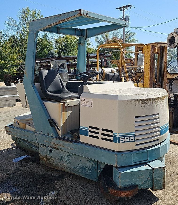 image for item DQ0216 Tennant 528  sweeper