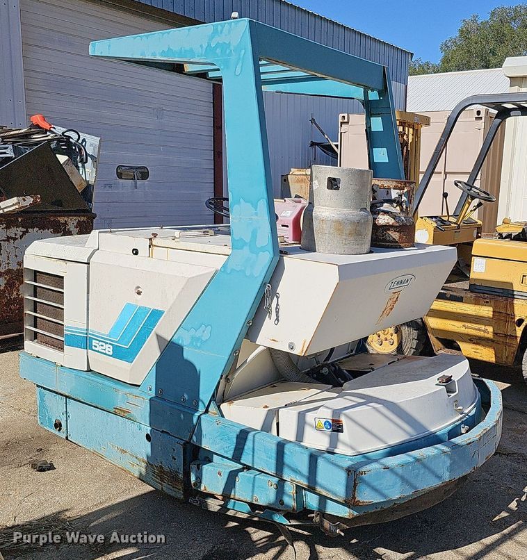 image for item DQ0216 Tennant 528  sweeper