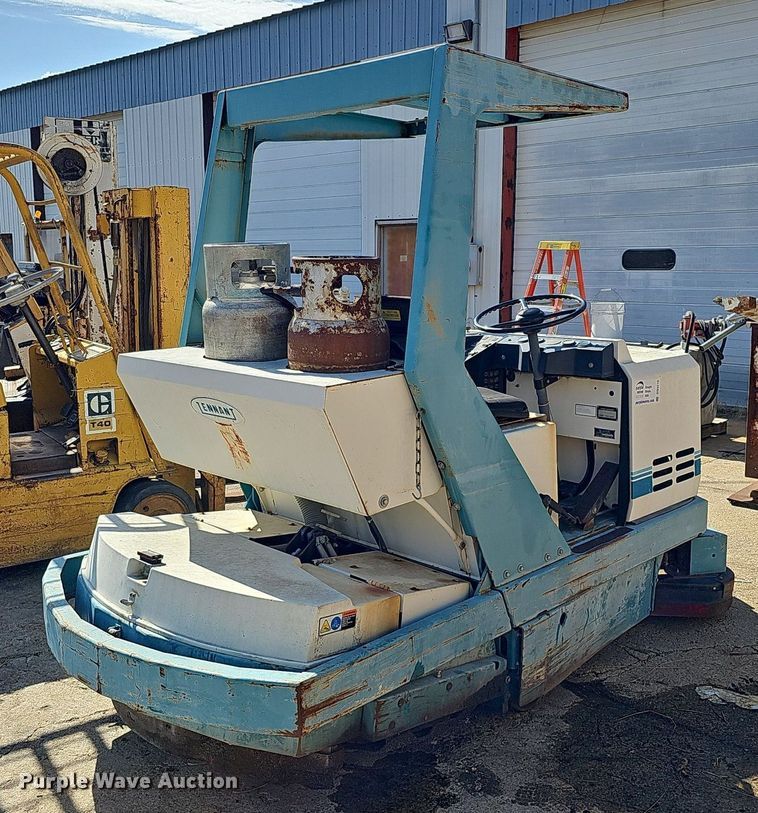 image for item DQ0216 Tennant 528  sweeper