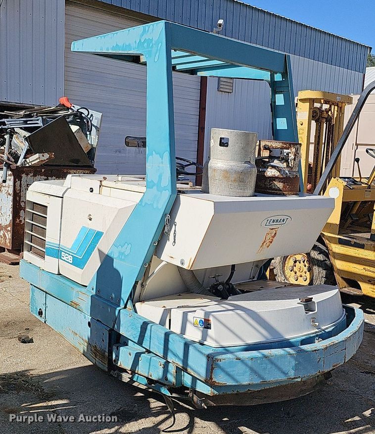 image for item DQ0216 Tennant 528  sweeper