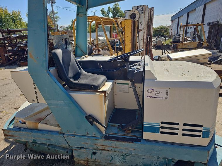 image for item DQ0216 Tennant 528  sweeper