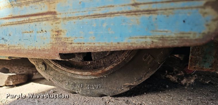 image for item DQ0216 Tennant 528  sweeper