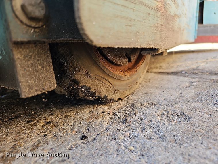 image for item DQ0216 Tennant 528  sweeper