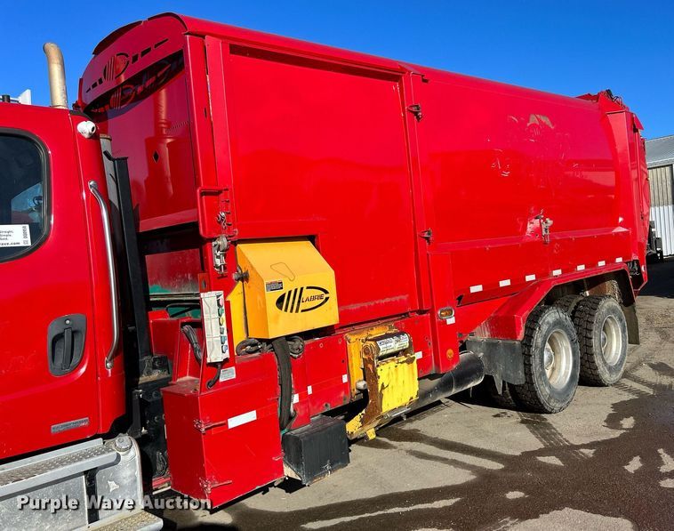 image for item DQ0958 2009 Freightliner Business Class M2 106  refuse truck