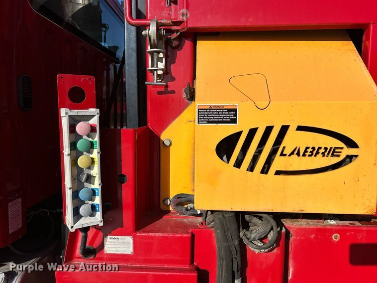 image for item DQ0958 2009 Freightliner Business Class M2 106  refuse truck