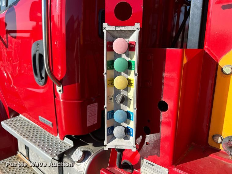 image for item DQ0958 2009 Freightliner Business Class M2 106  refuse truck