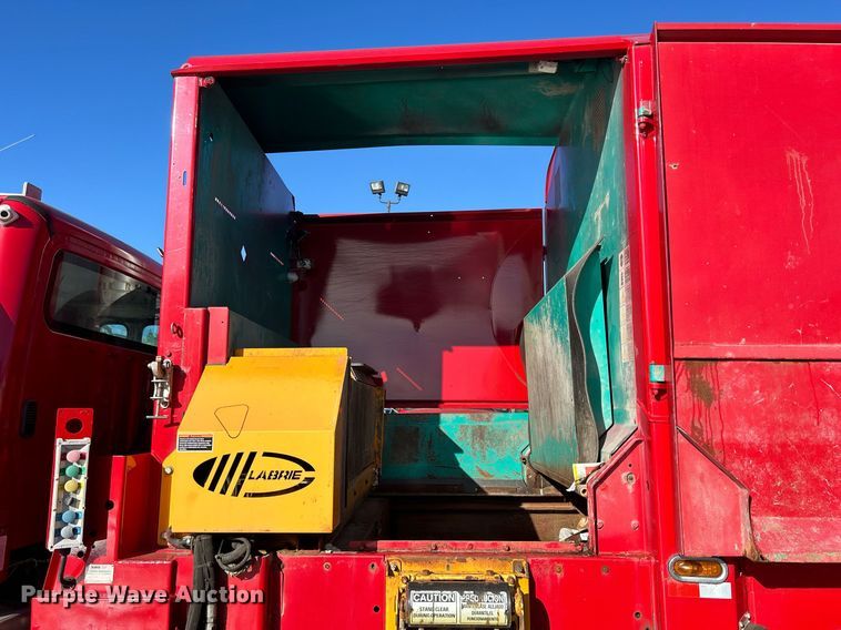 image for item DQ0958 2009 Freightliner Business Class M2 106  refuse truck