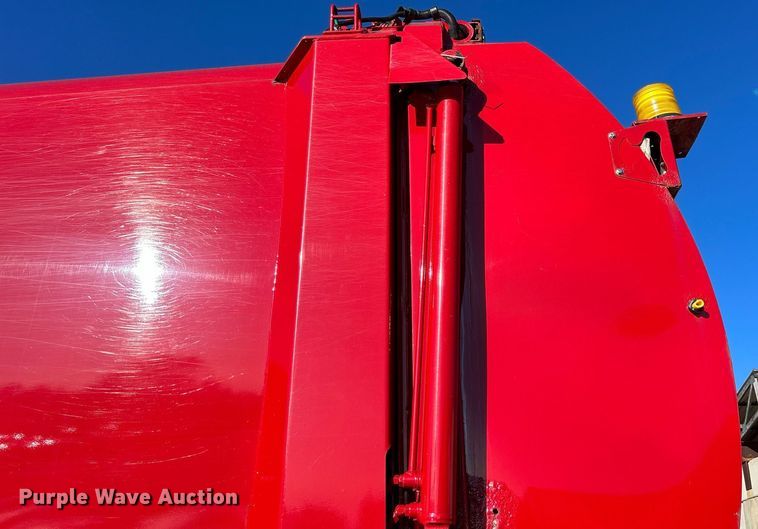 image for item DQ0958 2009 Freightliner Business Class M2 106  refuse truck