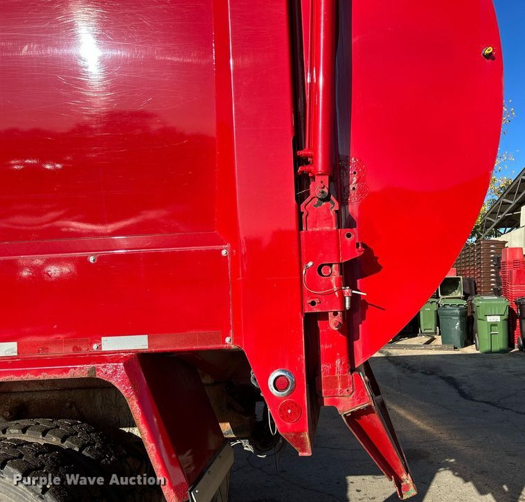 image for item DQ0958 2009 Freightliner Business Class M2 106  refuse truck