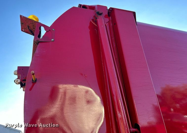 image for item DQ0958 2009 Freightliner Business Class M2 106  refuse truck