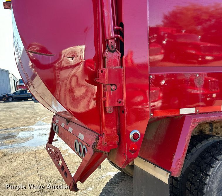 image for item DQ0958 2009 Freightliner Business Class M2 106  refuse truck