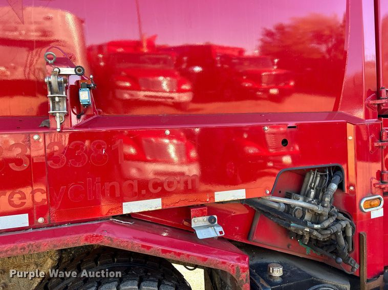 image for item DQ0958 2009 Freightliner Business Class M2 106  refuse truck