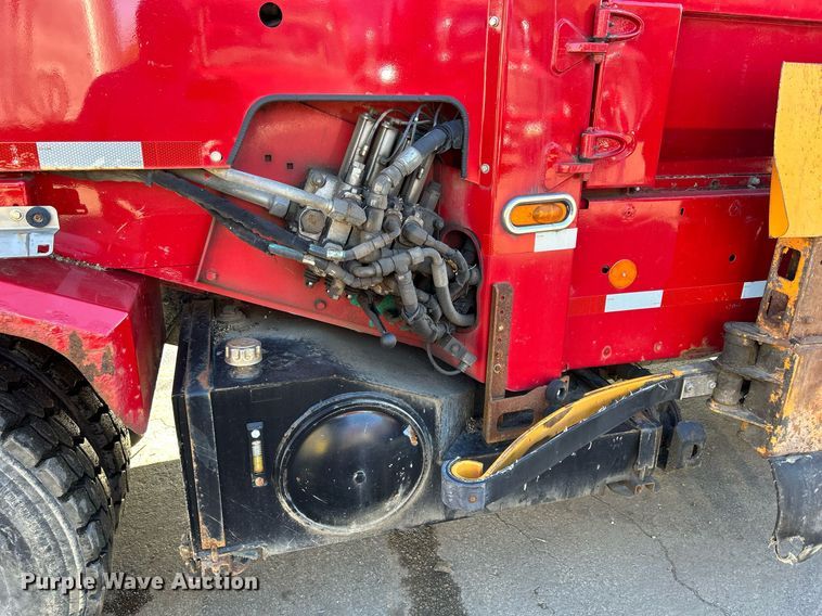 image for item DQ0958 2009 Freightliner Business Class M2 106  refuse truck